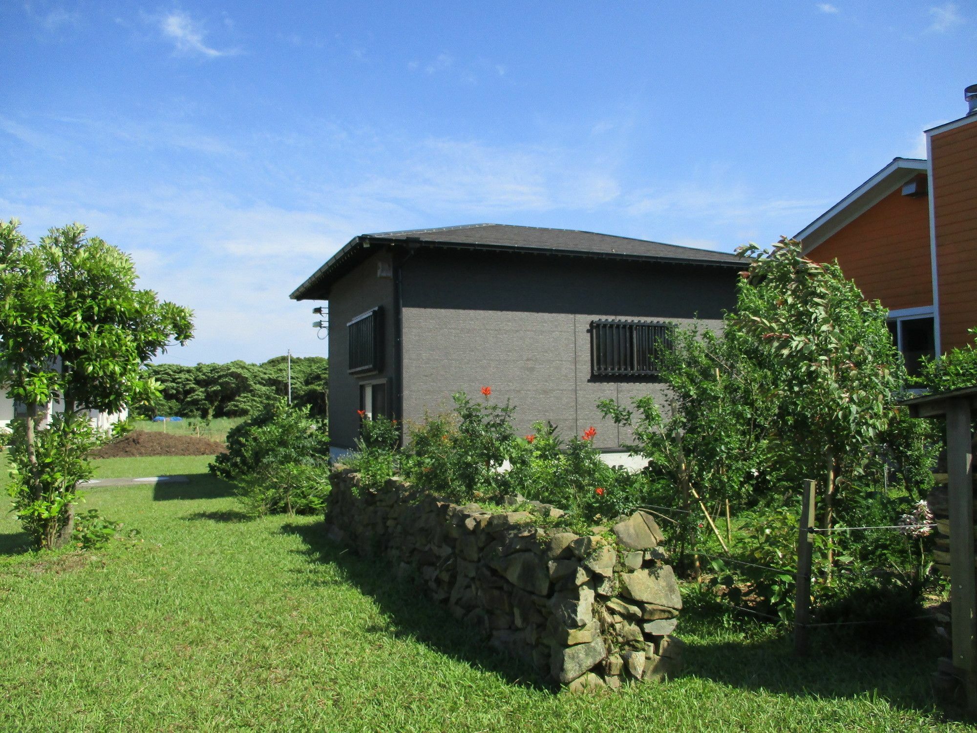 Cottage Orange House Yakushima Yakushima  Eksteriør billede